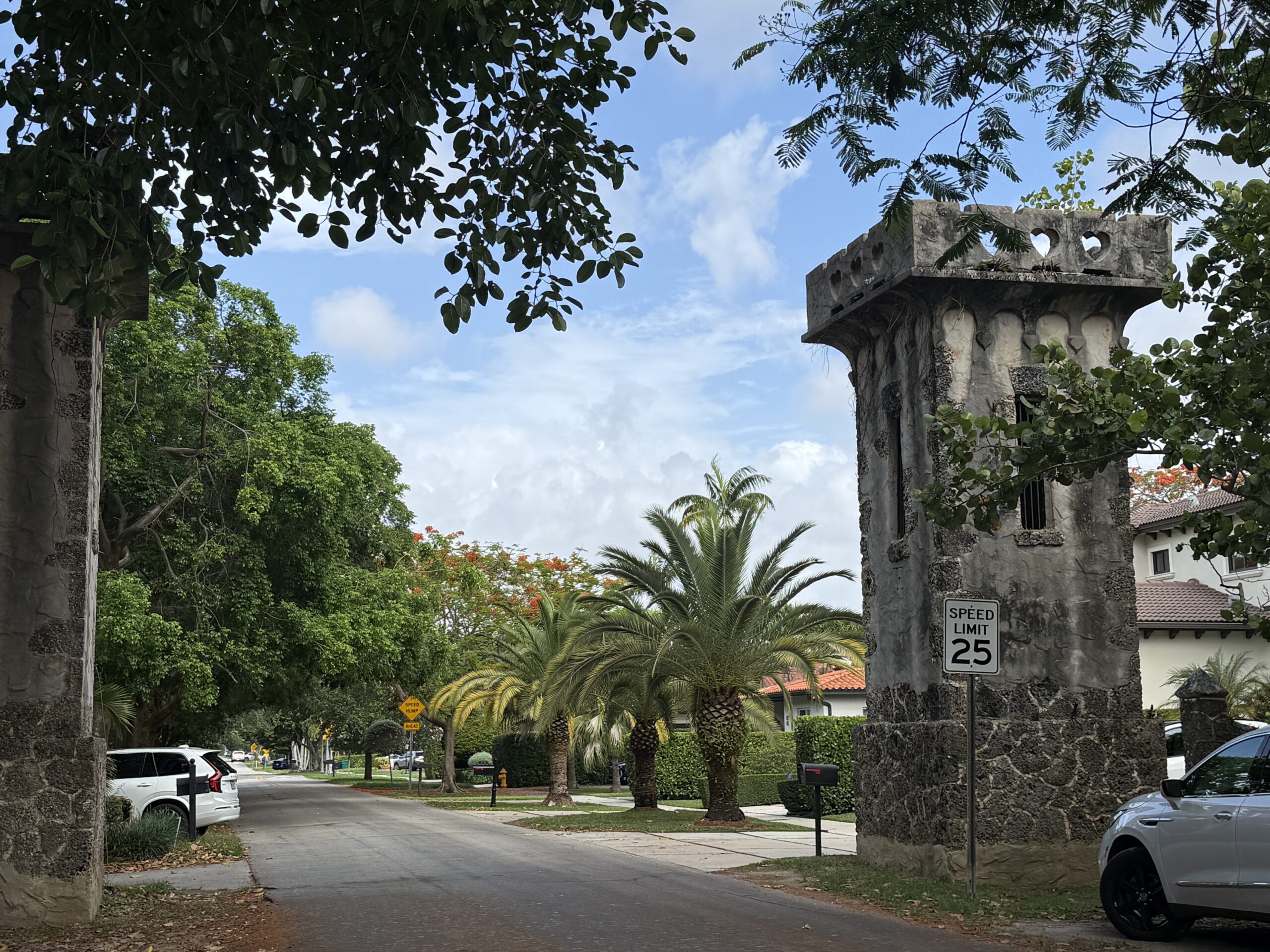 Entrada de una casa familiar de muchos años en Schenley Park, Miami FL 33155: downsizing en Miami